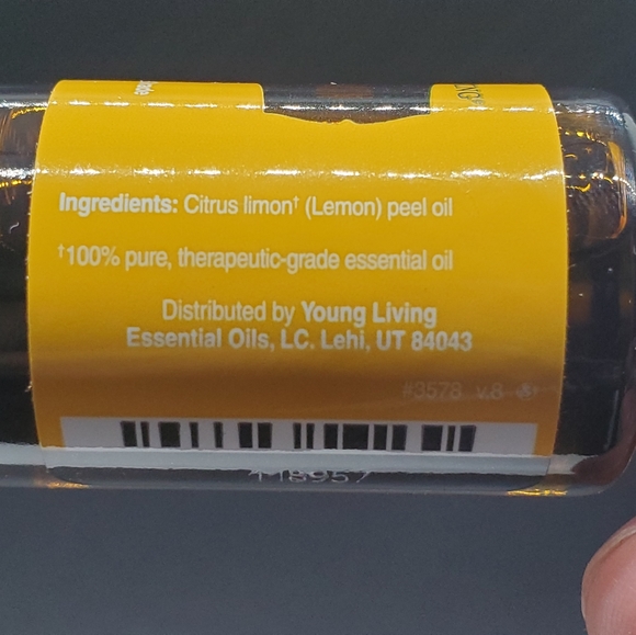 Young Living Lemon Essential oil - Picture 2 of 7